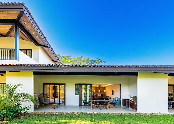 W/ Pool & Club Access Villa Tamarindo