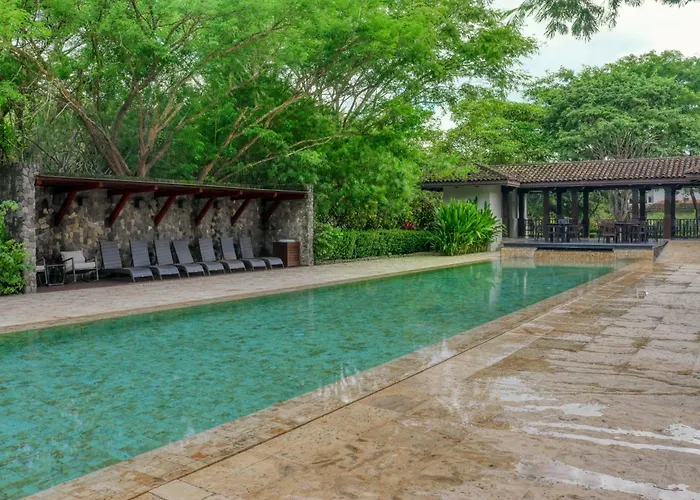 W/ Pool & Club Access